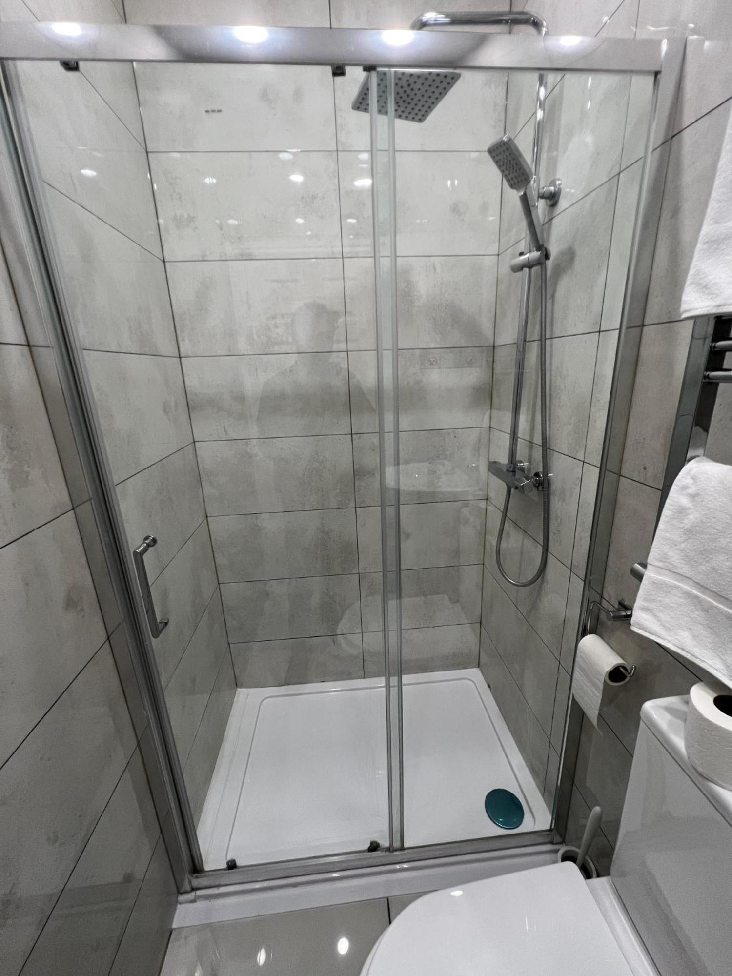 F4 Luxury Stays One Bed Apartment With Parking Ilford Exterior foto