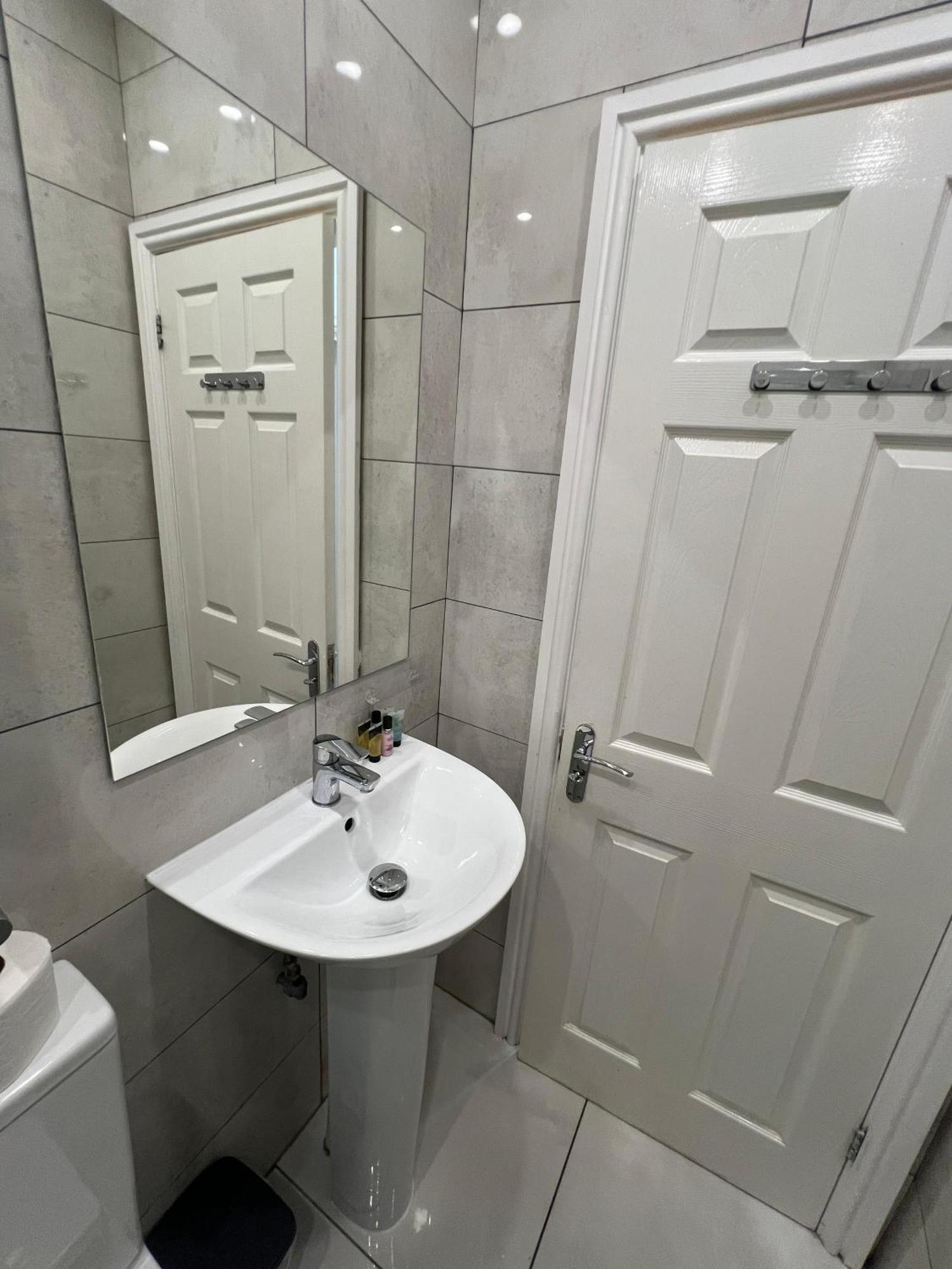 F4 Luxury Stays One Bed Apartment With Parking Ilford Exterior foto