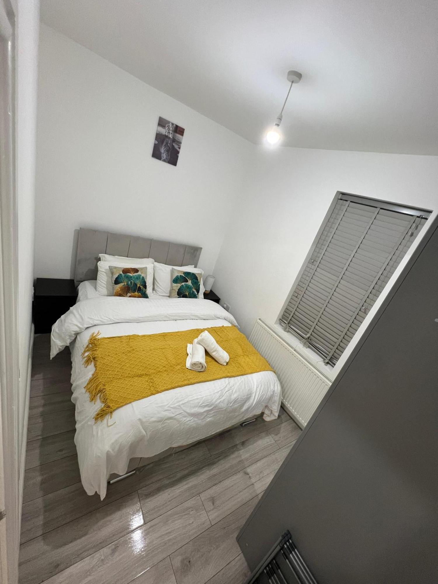 F4 Luxury Stays One Bed Apartment With Parking Ilford Exterior foto